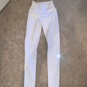 ALO 7/8 All White High-Waist Airbrush Legging